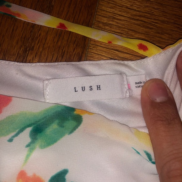 Lush Floral Crop Top - Picture 2 of 3